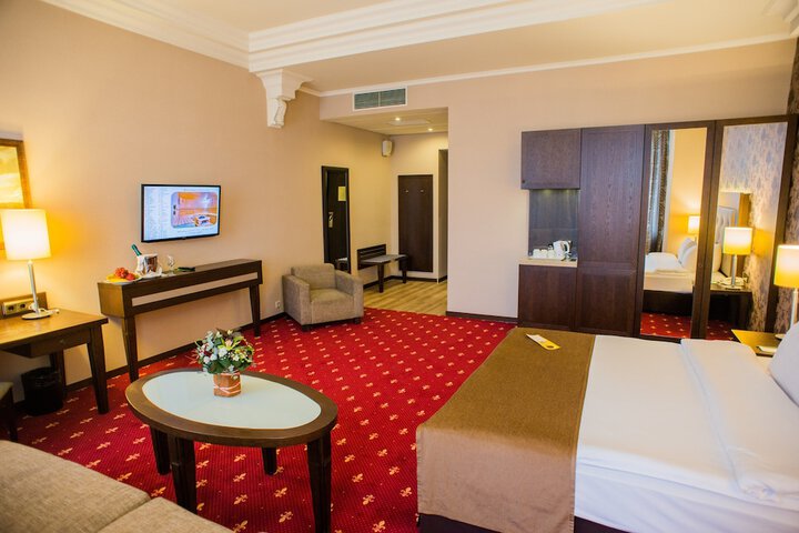 Room 13 of 42
