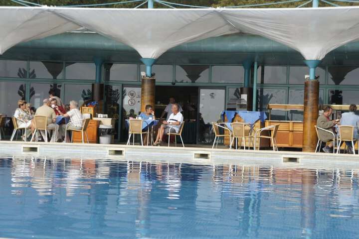 Pool 14 of 42