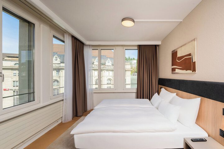 Room 32 of 45