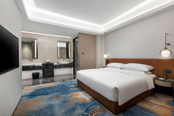 Room 10 of 18