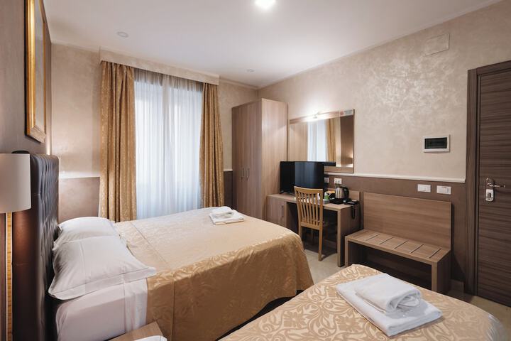 Room 22 of 180