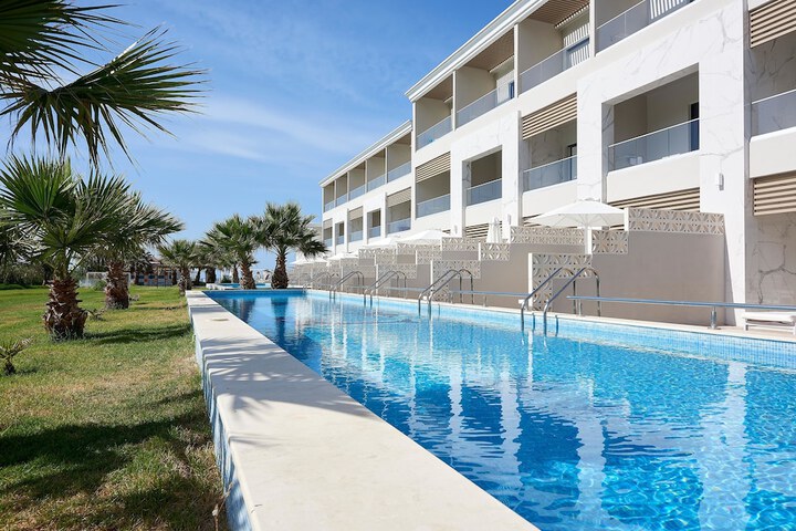 Pool 82 of 161