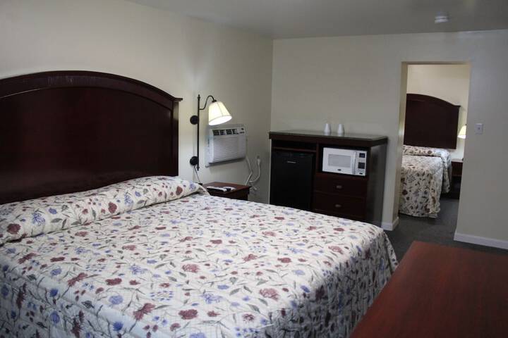1 King Bed (2 of 10)
