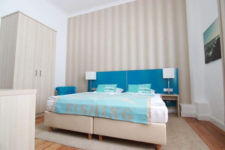 Room 2 of 106