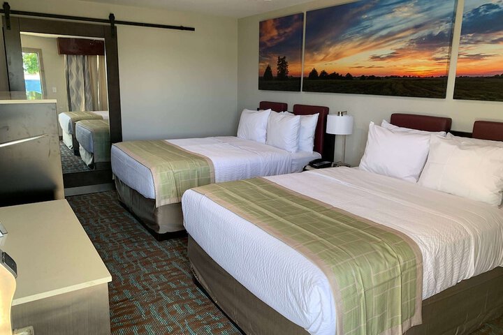 2 Queen Beds (3 of 11)