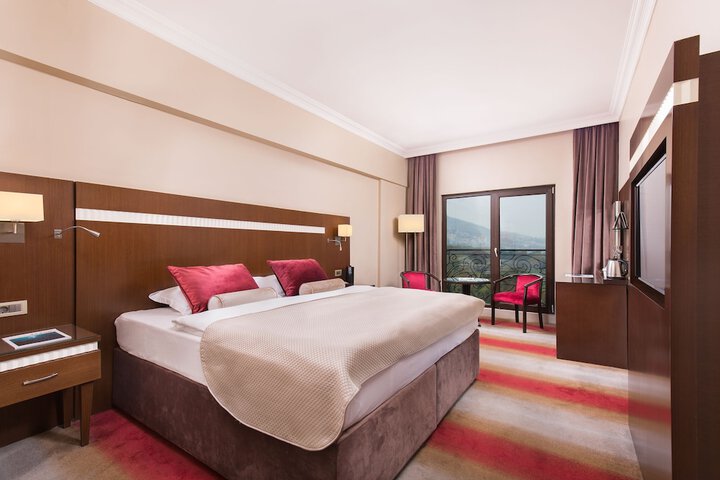 Room 30 of 204