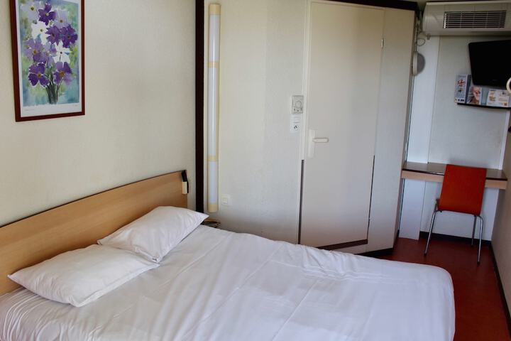 Room 4 of 44