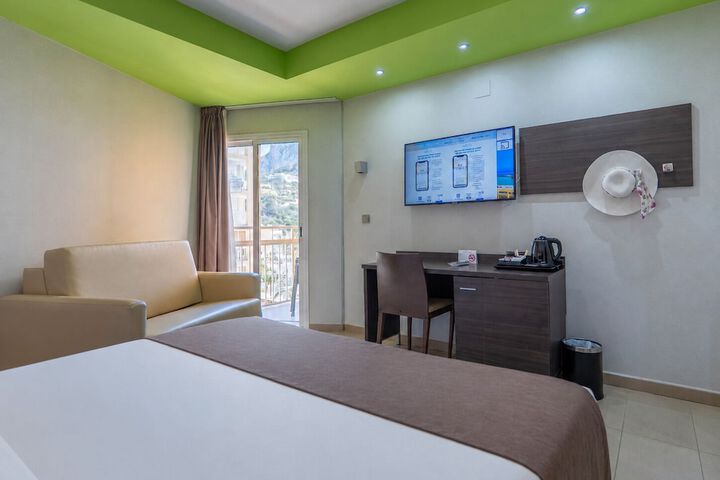 Room 32 of 131