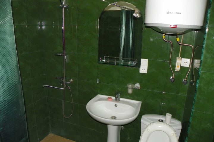Room 18 of 25