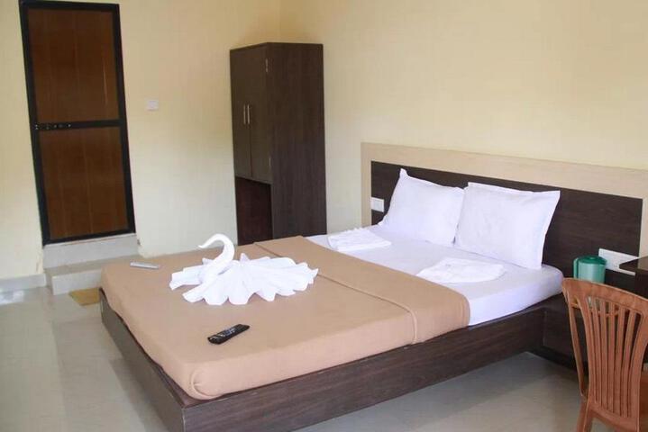 Room 1 of 3