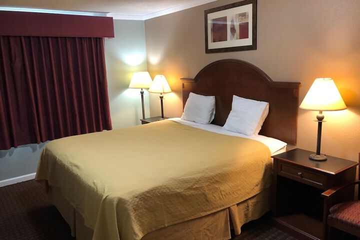 1 King Bed (6 of 6)