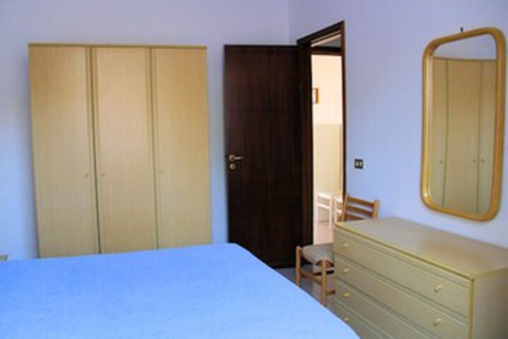 Room 25 of 40