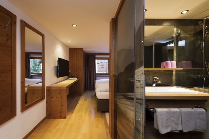 Room 46 of 176