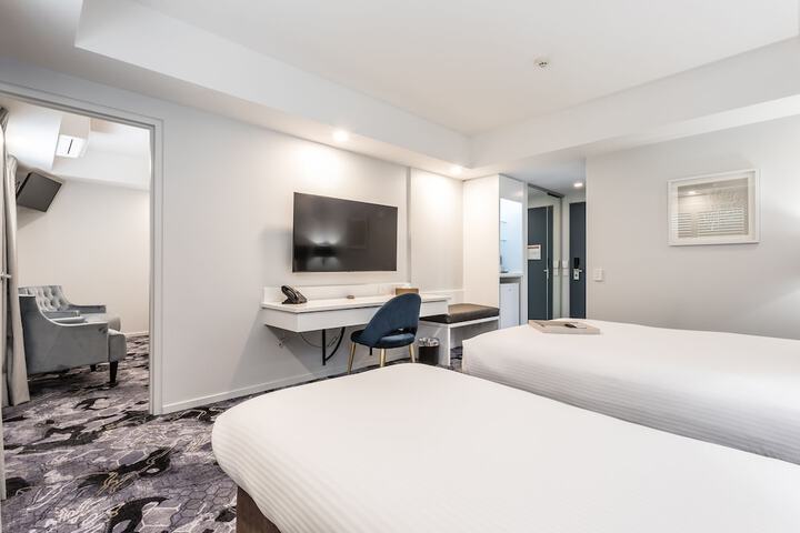 Room 4 of 24