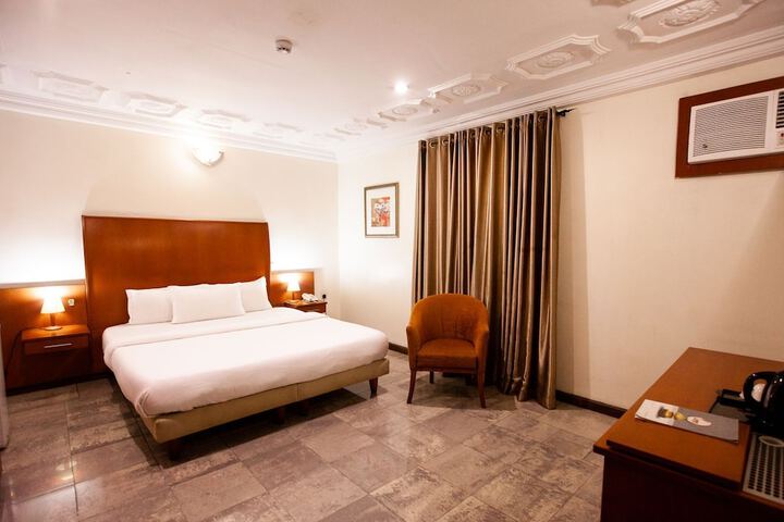 Room 3 of 9