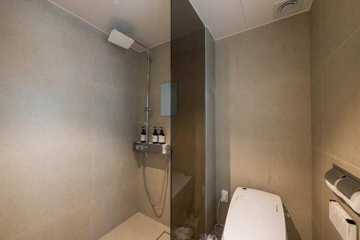 Room 32 of 40