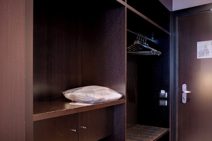 Room 3 of 34