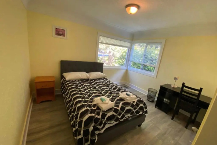 Room 4 of 12