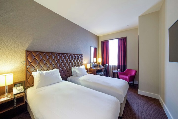 Room 52 of 127
