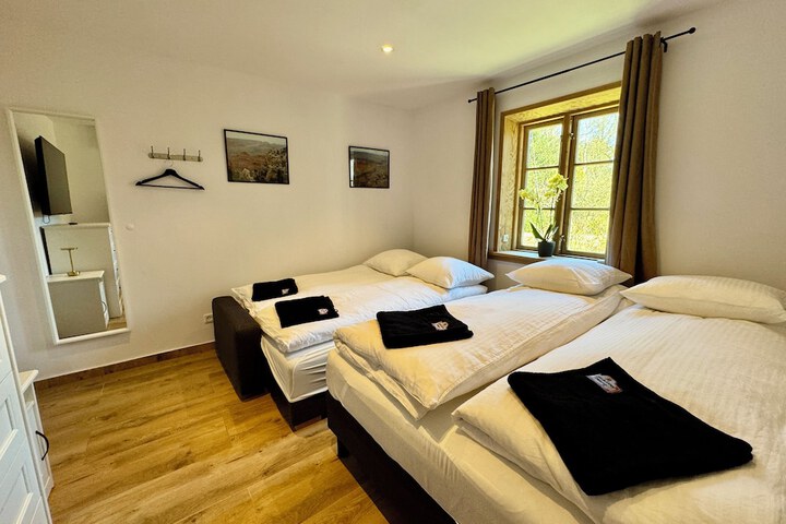 Room 3 of 65