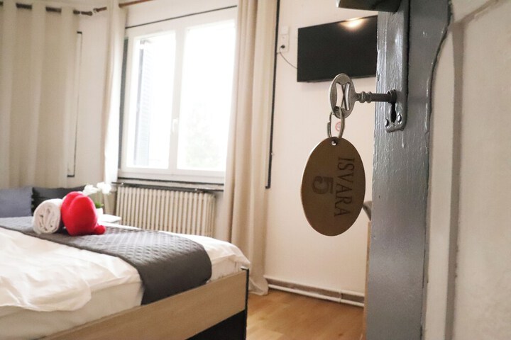 Room 11 of 24
