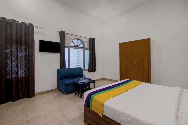 Room 9 of 18