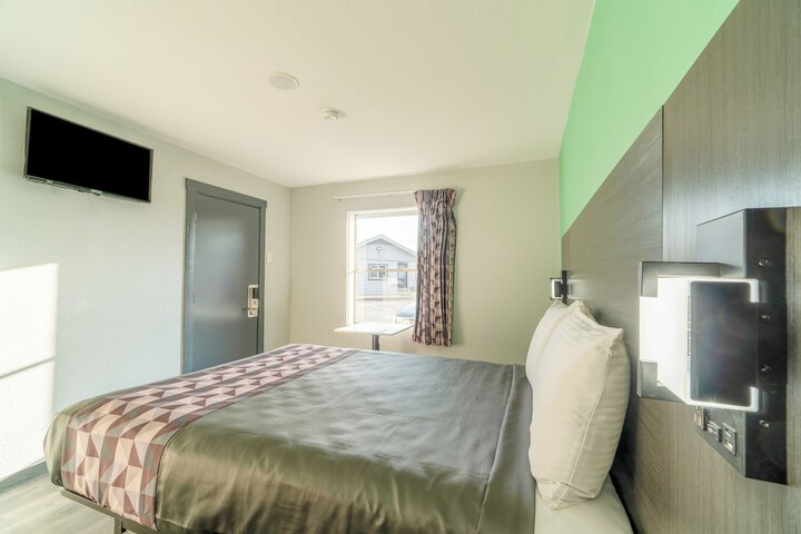 Room 15 of 79