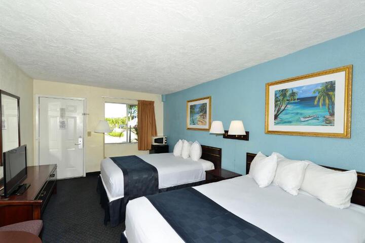 1 Queen Bed (4 of 10)