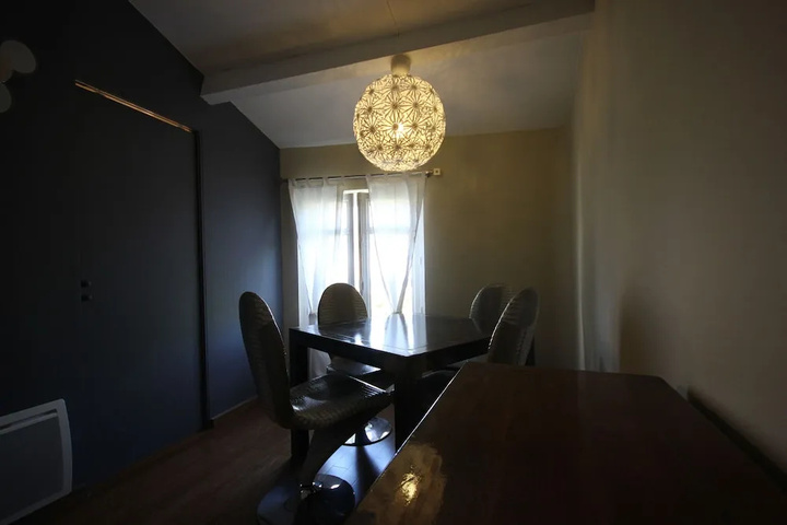 Room 6 of 10