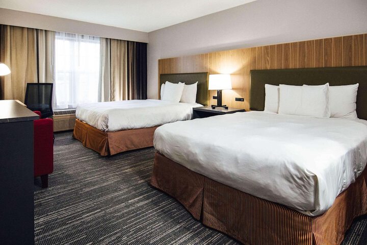 2 Queen Beds (3 of 4)