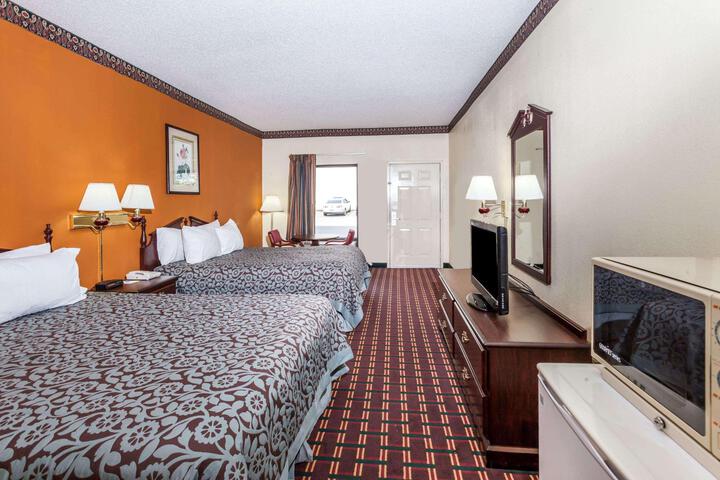 1 King Bed Accessible (8 of 13)