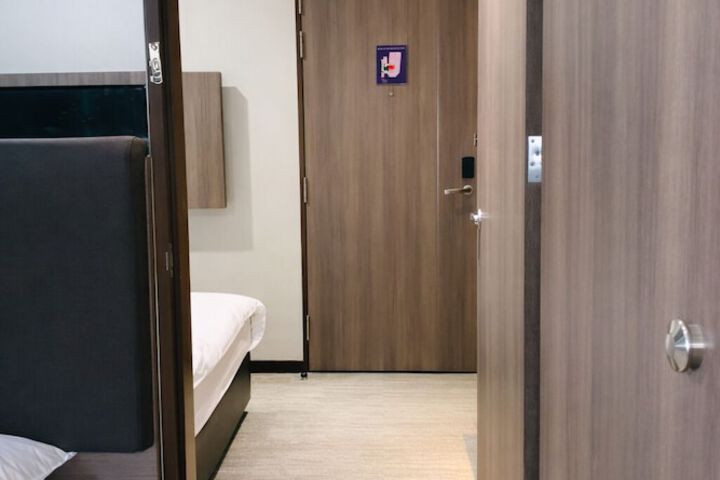 Room 25 of 104