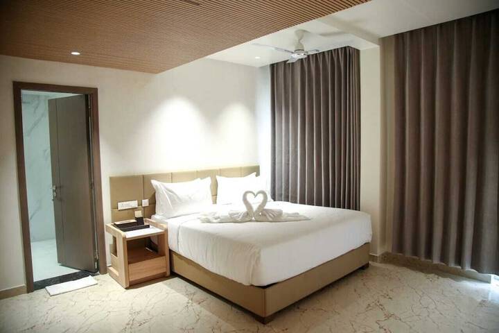Room 4 of 15
