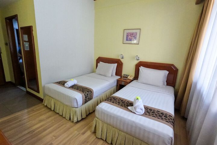 Room 13 of 94