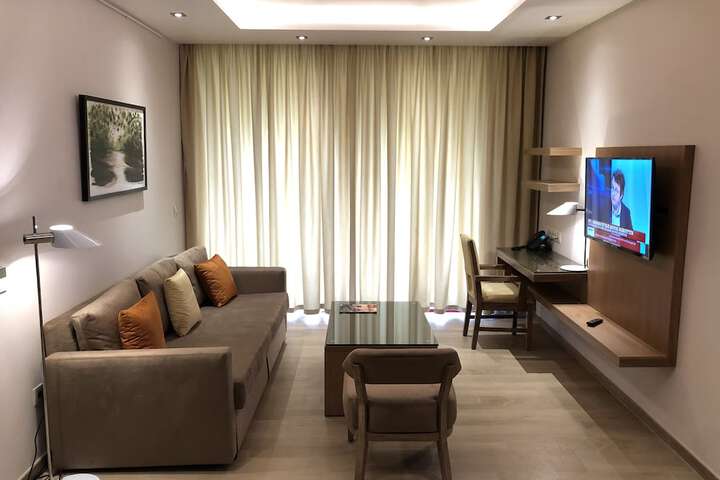 Room 9 of 35