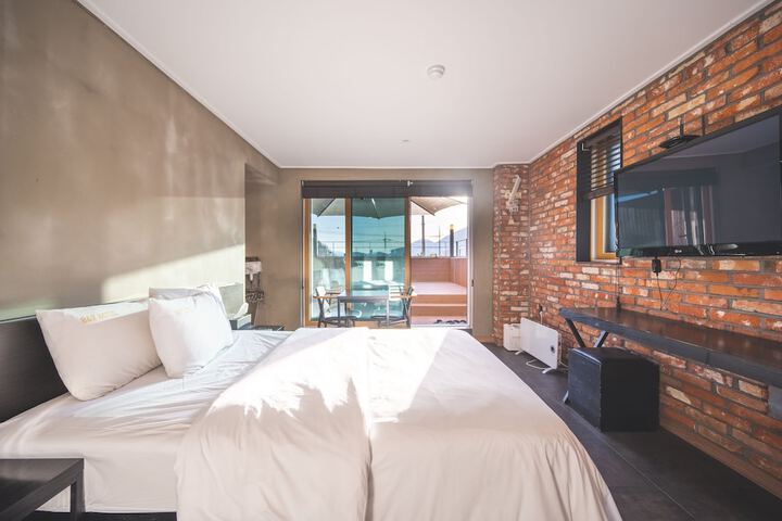 Room 10 of 53