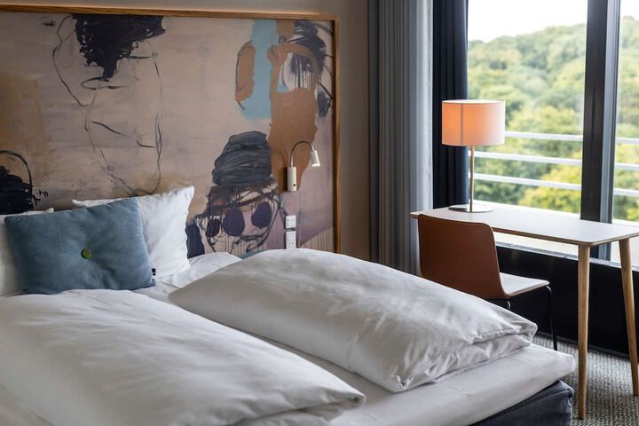 Room 21 of 102