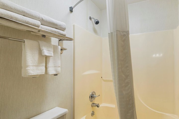 1 Double Bed Accessible (14 of 18)