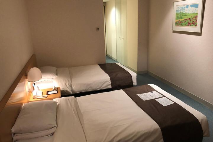 Room 13 of 104