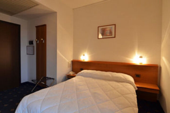 Room 13 of 50
