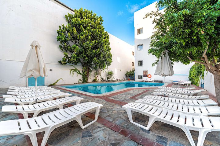 Hotel Pool