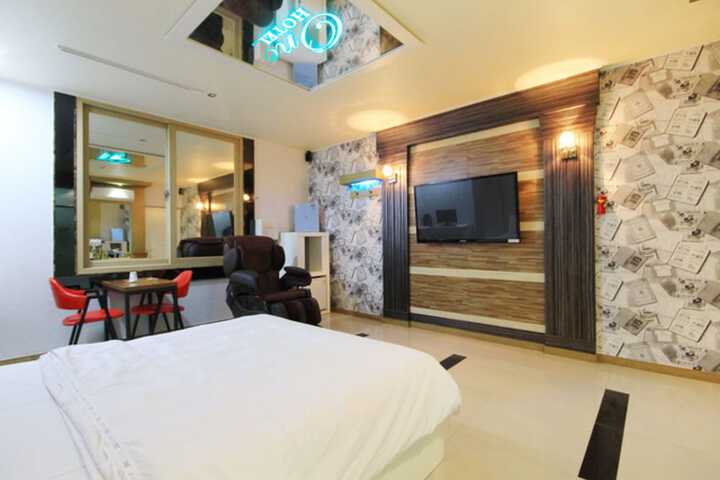 Room 21 of 33