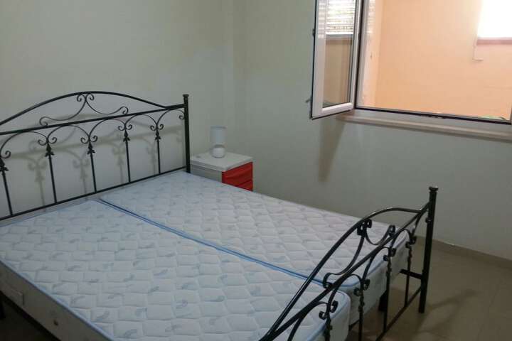 Room 9 of 10
