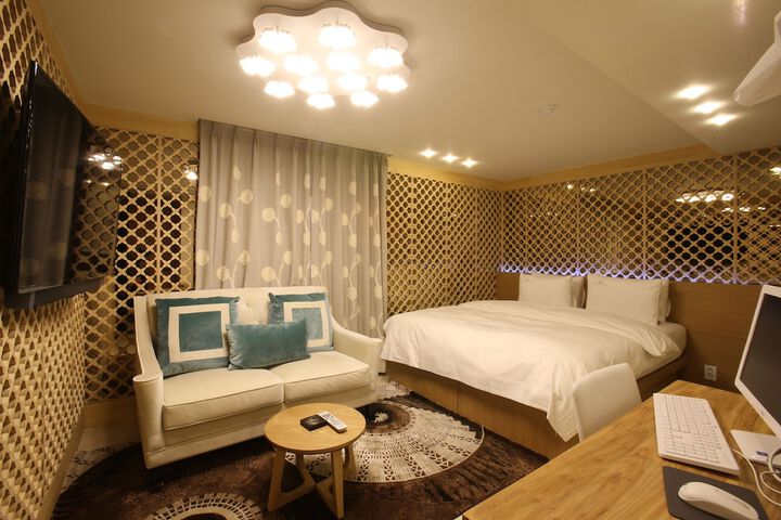 Room 11 of 51