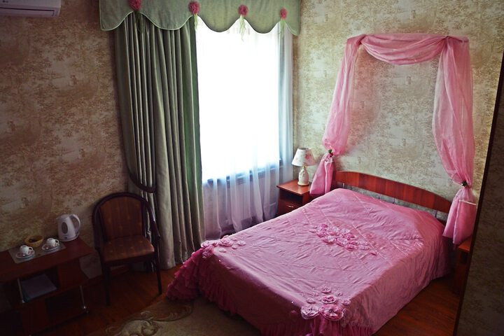 Room 13 of 27