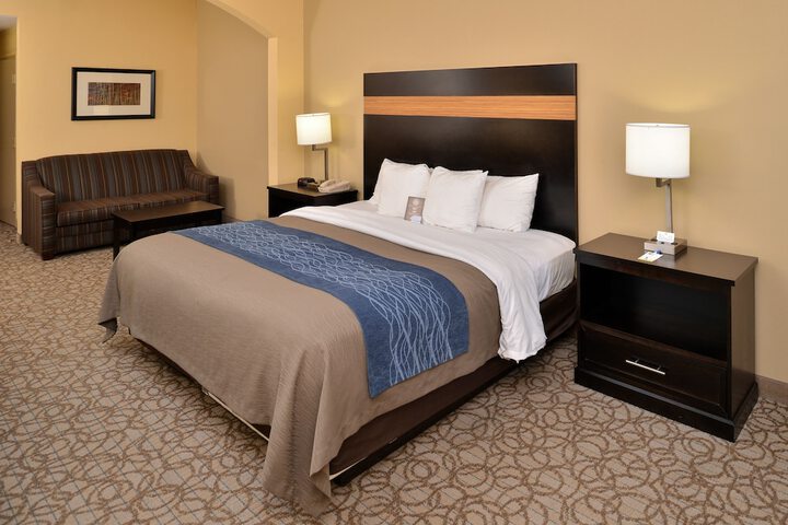Standard King Bed Accessible (19 of 30)
