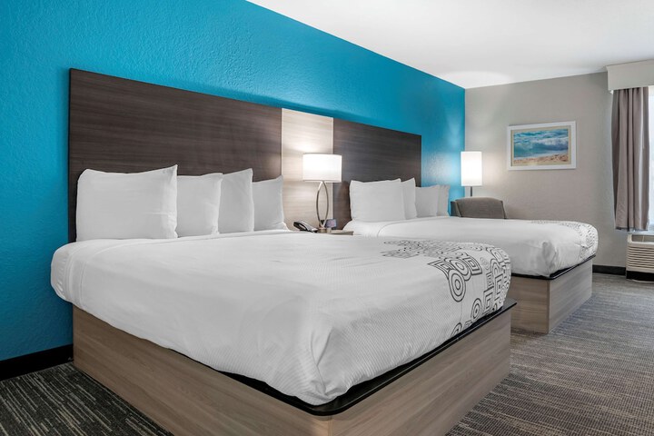 2 Queen Beds (14 of 14)