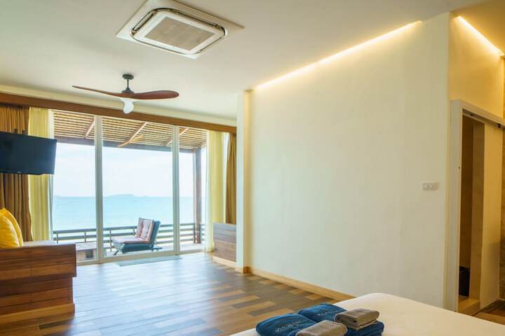 Room 9 of 170