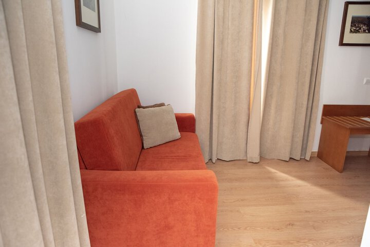 Room 7 of 35
