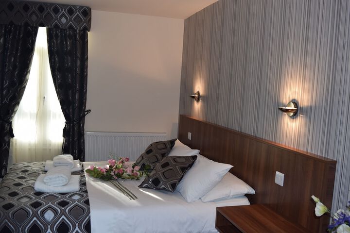 Room 8 of 33